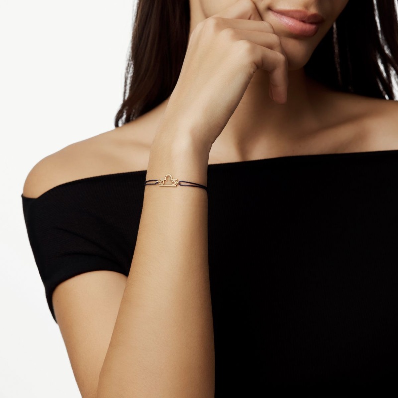 din van Signs bracelet - Goldfinger Jewelry St Maarten