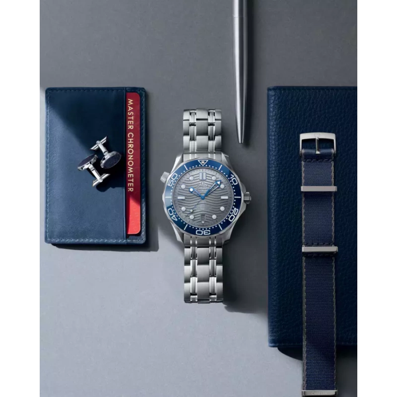 OMEGA Seamaster Diver 300M - Goldfinger
