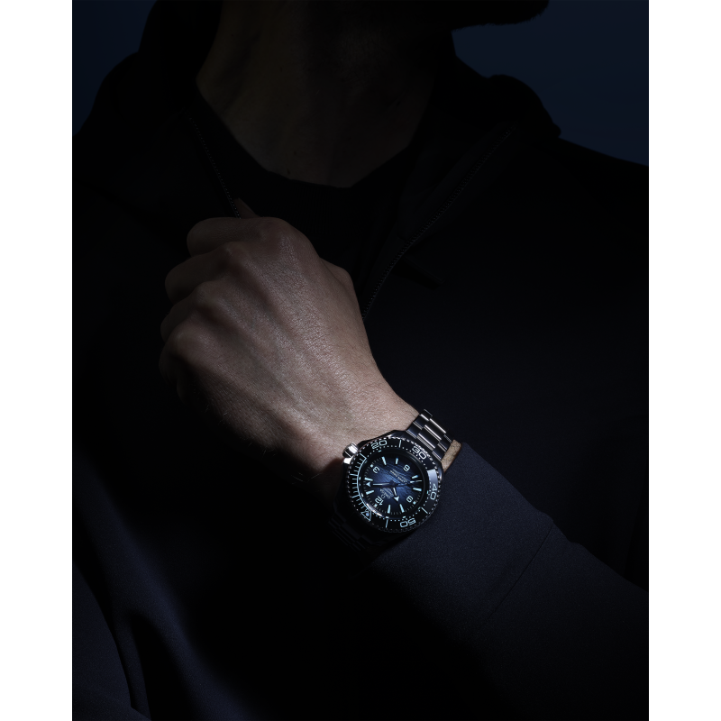 OMEGA Seamaster Planet Ocean 600M - Goldfinger
