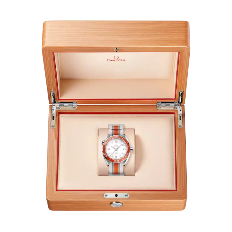 OMEGA  Seamaster Planet Ocean 600M - Goldfinger