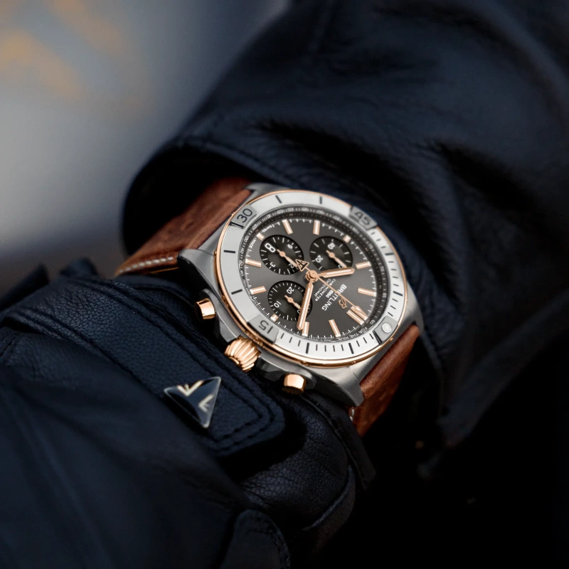 Breitling Chronomat B01 42 Triumph - Goldfinger