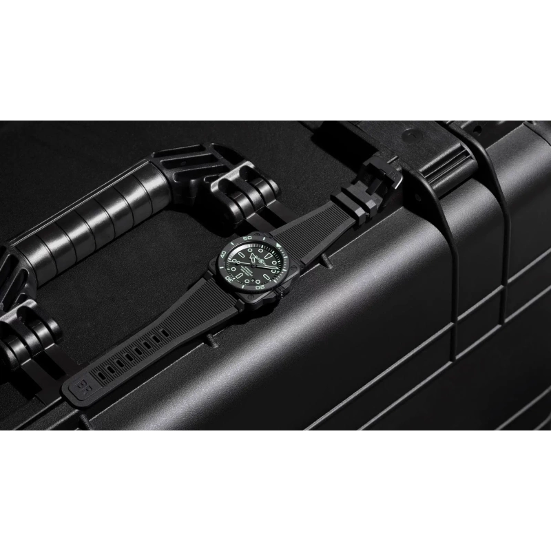 Bell & Ross BR-03 Diver Lum Outline - Goldfinger